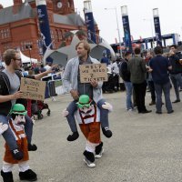 Navijači na orginalan način traže ulaznicu