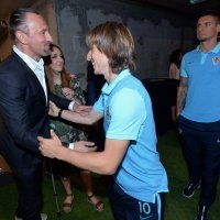 Mario Stanić čestita Modriću