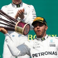 Lewis Hamilton slavi pobjedu