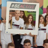 Antonija Sandić sa školarcima (1)