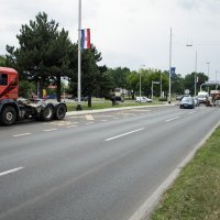Prevrnula se prikolica betonskim blokovima
