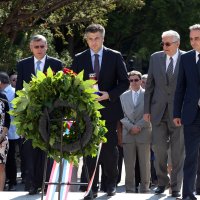 Delegacija HDZ-a na grobu dr. Franje Tuđmana