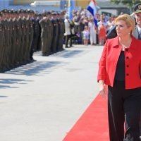 Predsjednica Grabar-Kitarović prisustvovala svečanoj promociji polaznika vojnih škola