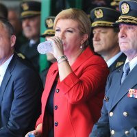 Predsjednica Grabar-Kitarović prisustvovala svečanoj promociji polaznika vojnih škola