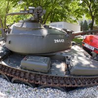 Osijek: Spomenik crvenom fići koji gazi tenk JNA