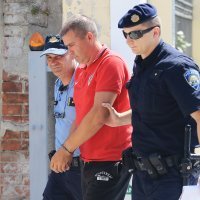 Policija privodi osumnjičene suce i sportske djelatnike uhićene u Slavonskom Brodu (3)