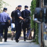 Policija privodi osumnjičene suce i sportske djelatnike uhićene u Slavonskom Brodu (7)