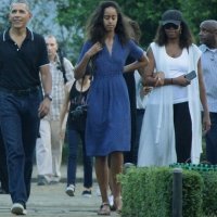 Barack Obama sa suprugom i kćerima