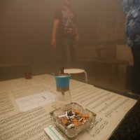 Predstava u prostoru za pušenje pod nazivom 'Vježbanje života'