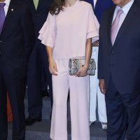 Kraljica Letizia izgleda odlično u Zarinim hlačama i bluzi