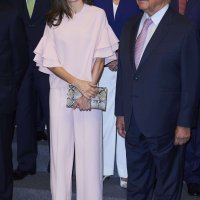 Kraljica Letizia izgleda odlično u Zarinim hlačama i bluzi