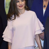 Kraljica Letizia izgleda odlično u Zarinim hlačama i bluzi