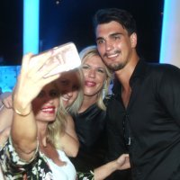Košarkaš Dario Šarić s obožavateljicama