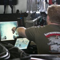 Operater podveodnog robota s kamerom