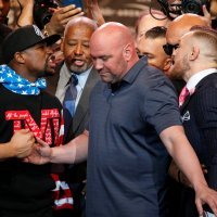 Floyd Mayweather i Conor McGregor (4)