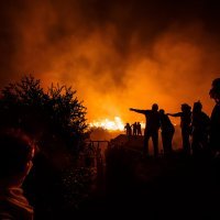 Građani od požara brane svoje kuće u kvartu Kila