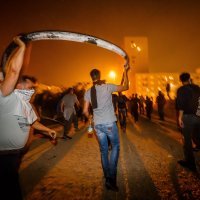 Građani od požara brane svoje kuće u kvartu Kila