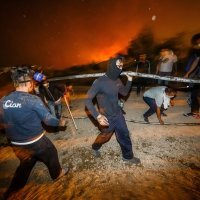 Građani od požara brane svoje kuće u kvartu Kila