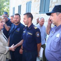 Nakon jučerasnjeg velikog požara u okolici Splita, predsjednica Kolinda Grabar Kitarović posjetila je DUZS centar 112 u Splitu