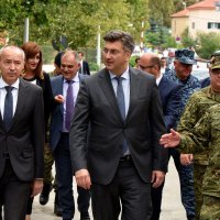 Andrej Plenković i Damir Krstičević na otvorenju vojarne u Sinju