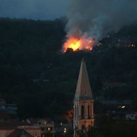 Požar na Hvaru, gori odlagalište smeća, nad gradom se širi dim