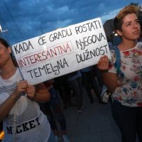 Prosvjednici su nosili transparente kojima 'šalju poruku odgovornima'