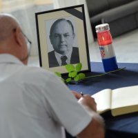 Upisivanje u Knjigu žalosti