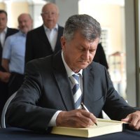 U Knjigu žalosti se upisao i ministar zdravstva Milan Kujundžić