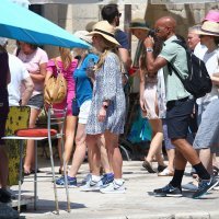 Udovica Stevea Jobsa s kćeri, dečkom i prijateljima na odmoru