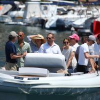 Udovica Stevea Jobsa s kćeri, dečkom i prijateljima na odmoru