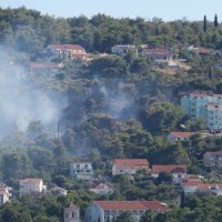 Na Čiovu izbio požar, vatra se približila kućama