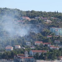 Na Čiovu izbio požar, vatra se približila kućama