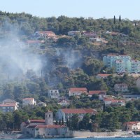 Na Čiovu izbio požar, vatra se približila kućama