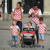 Hrvatski navijači na Trgu bana Jelačića (5)