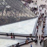 Posjetitelji na glavnom ulazu