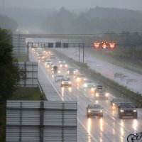 Zbog smjene turista i obilne kiše, na autocesti se stvaraju kolone