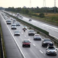 Zbog smjene turista i obilne kiše, na autocesti se stvaraju kolone