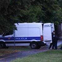 Šećerana: Pucao po policiji, zatvorio se u stan i prijetio da će aktivirati bombu