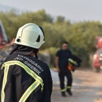 Vojska stigla u pomoć vatrogascima na požarištu Zaton-Raslina