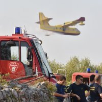 Vojska stigla u pomoć vatrogascima na požarištu Zaton-Raslina