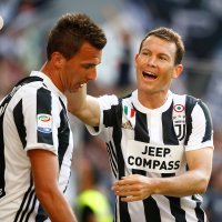 Juventus (Mario Mandžukić, Stephan Lichtsteiner) - Cagliari