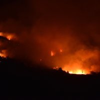 Vatrogasci se bore sa požarom na Promini tijekom noći