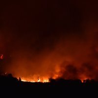 Vatrogasci se bore sa požarom na Promini tijekom noći