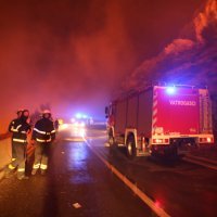 Vatrogasci se bore s vatrenom stihijom i burom