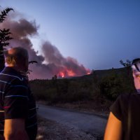 Vatrogasci se i dalje bore s požarom na drniskom i prominskom području