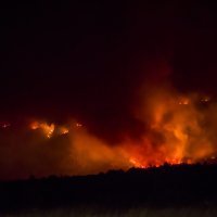 Vatrogasci se i dalje bore s požarom na drniskom i prominskom području