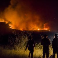 Vatrogasci se i dalje bore s požarom na drniskom i prominskom području