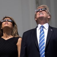 Obitelj Trump gleda pomrčinu Sunca