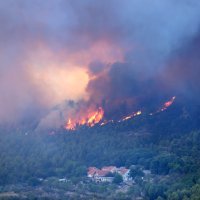 Gori kod Đevrske, u opasnosti je selo Mandići.