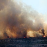 Gori kod Đevrske, u opasnosti je selo Mandići.
